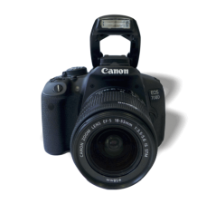 Kamera EOS 700D