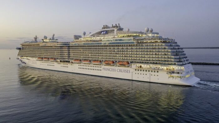 Luftbild Kreuzfahrtschiff