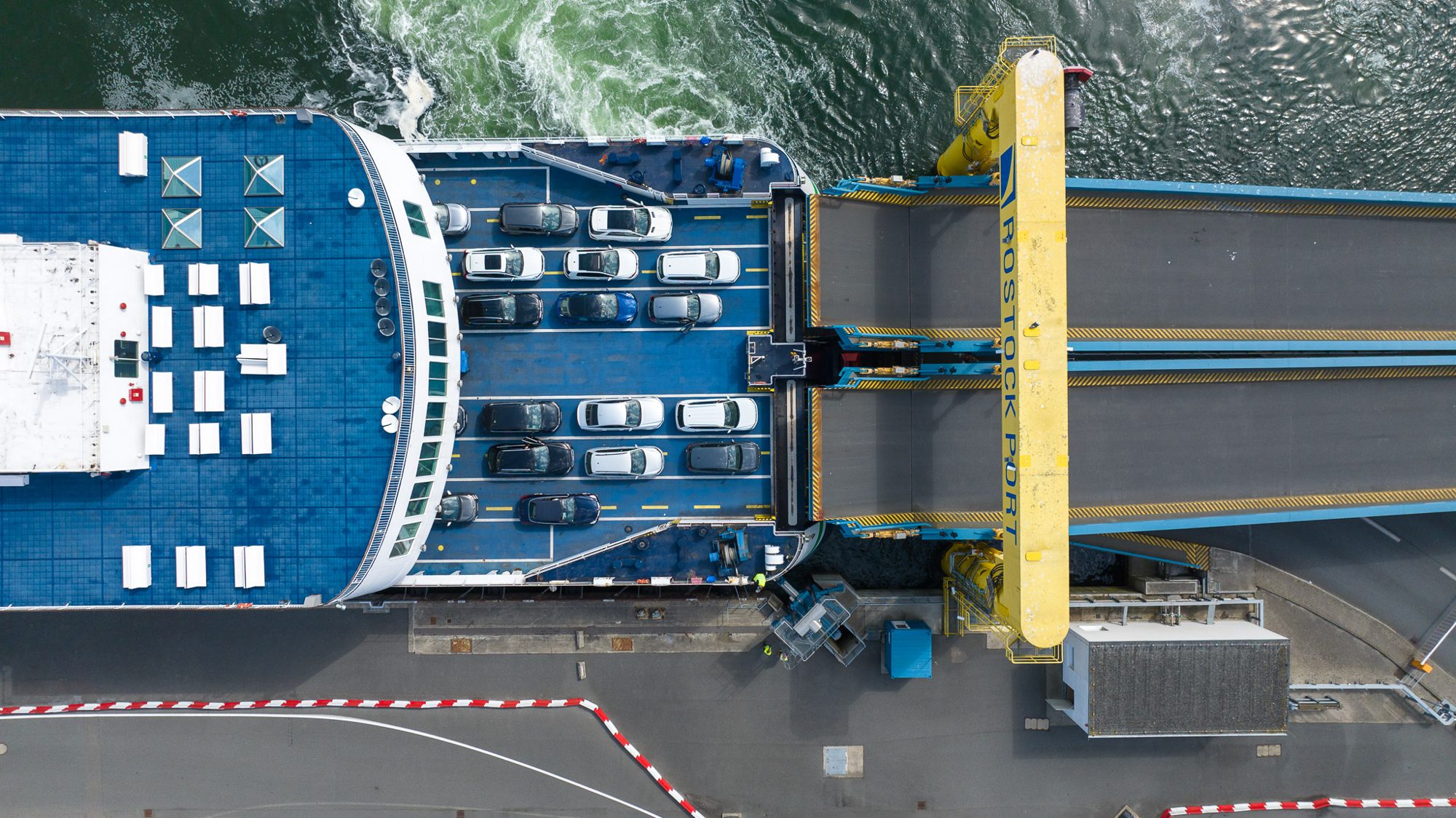 Luftaufnahme: Fähranleger, Rostock Port