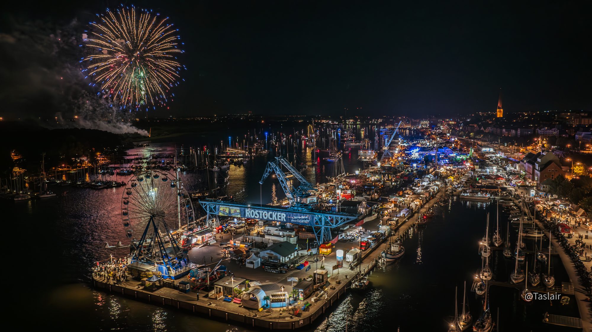 Luftaufnahme: Hanse Sail Feuerwerk, Stadthafen Rostock