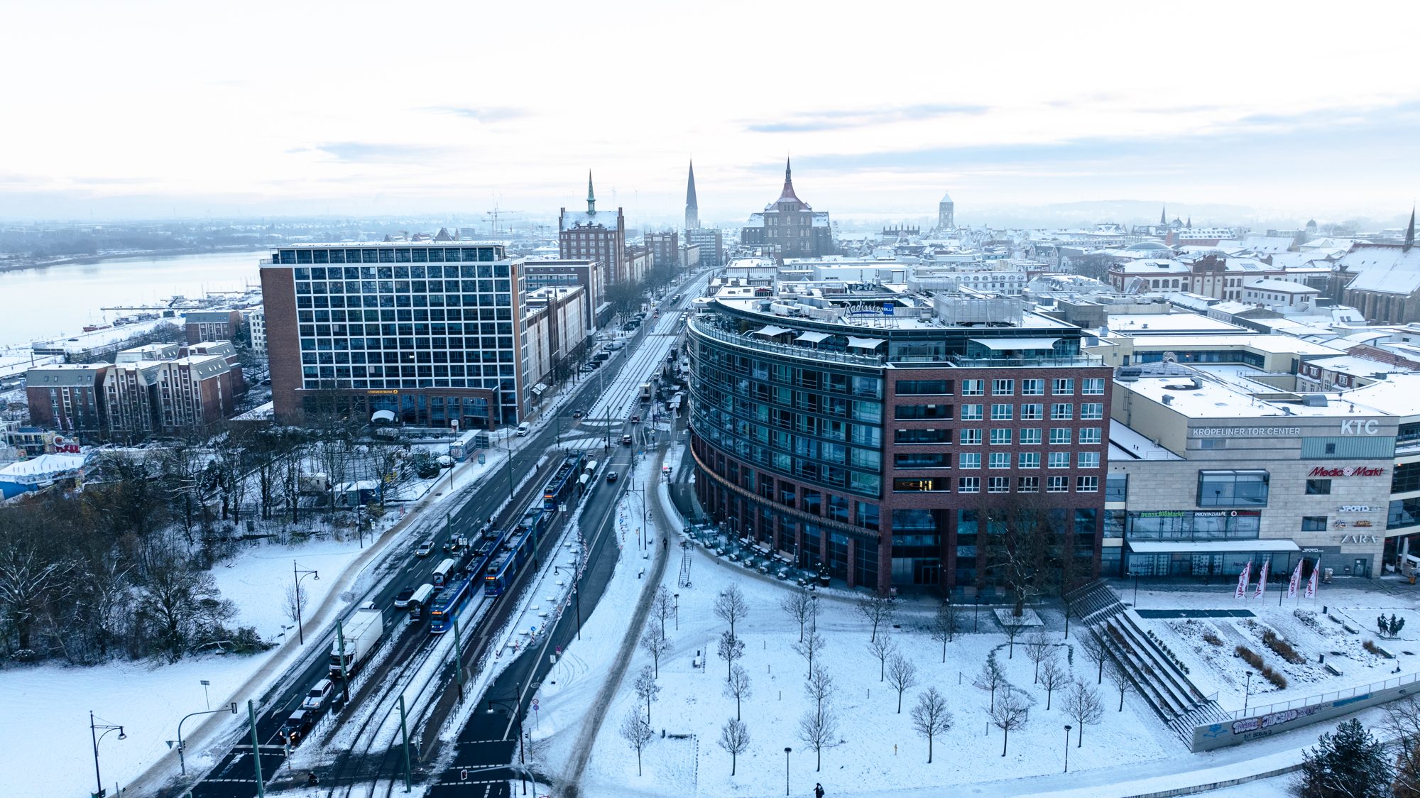 Luftaufnahme: Rostock im Schnee, Rostock